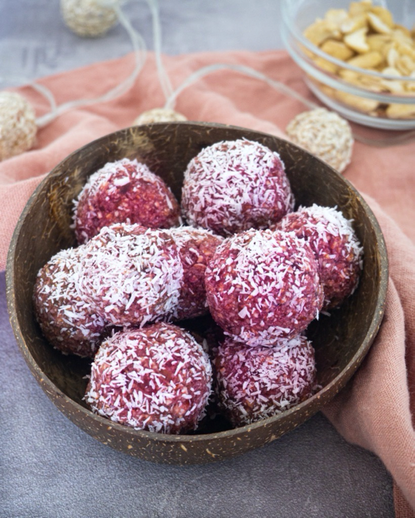 No-Bake Energy Balls with Dates and Raspberries