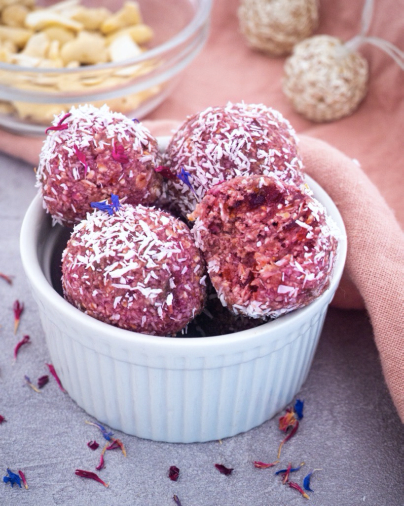 No-Bake Energy Balls with Dates and Raspberries