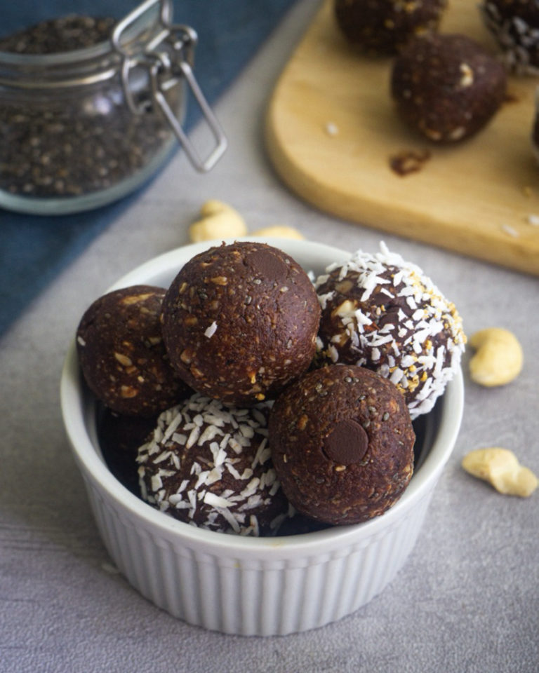 Chocolate Coconut Energy Balls (No Bake)