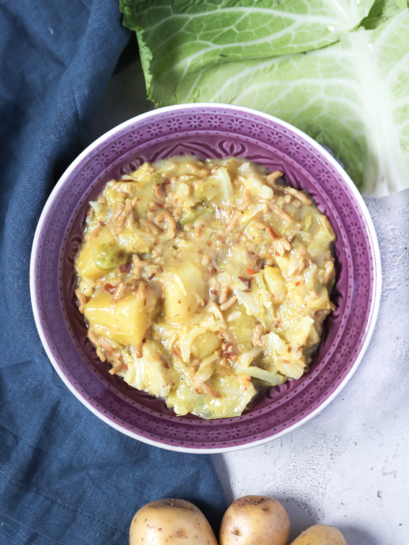Einfacher Wirsing-Eintopf mit Kartoffeln (Vegan)