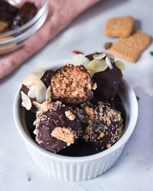 Vegane Spekulatius Pralinen mit Haselnuss