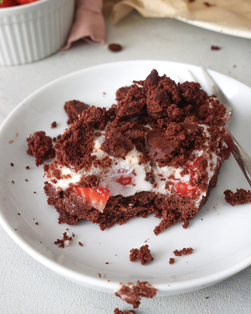 Creamy Strawberry Chocolate Cake