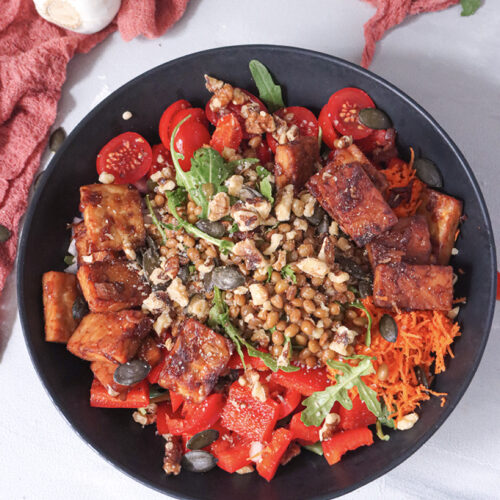 Linsensalat mit Tempeh & buntem Gemüse – einfach, vegan