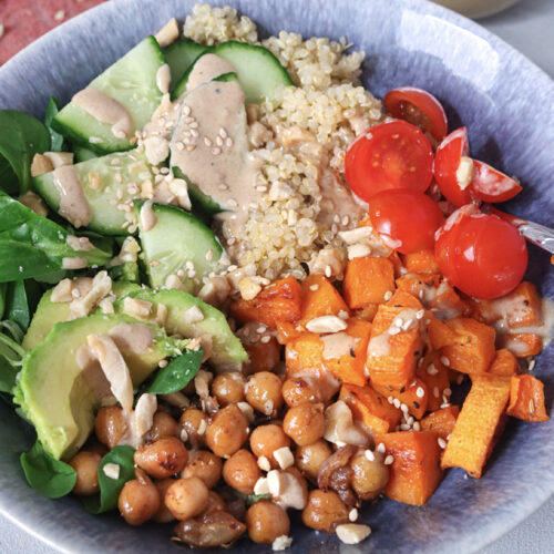 Vegane Buddha Bowl mit Tahini Dressing Mini